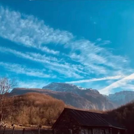 Shpija E Gjyshit Vuthaj Hotel Gusinje ภายนอก รูปภาพ