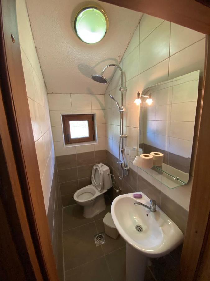 Shpija E Gjyshit Vuthaj Hotel Gusinje ภายนอก รูปภาพ