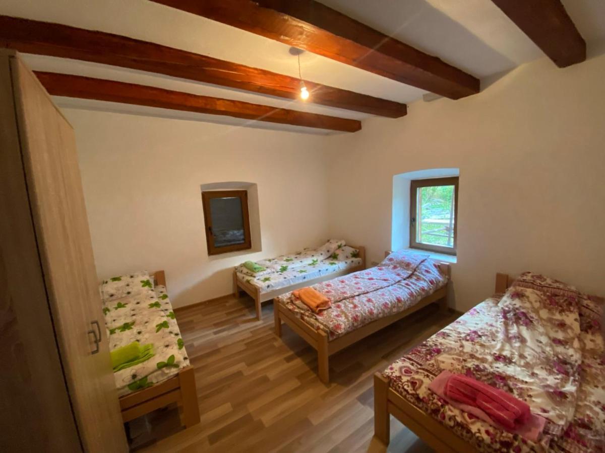 Shpija E Gjyshit Vuthaj Hotel Gusinje ภายนอก รูปภาพ