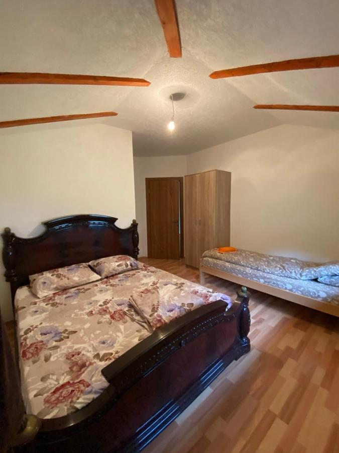 Shpija E Gjyshit Vuthaj Hotel Gusinje ภายนอก รูปภาพ