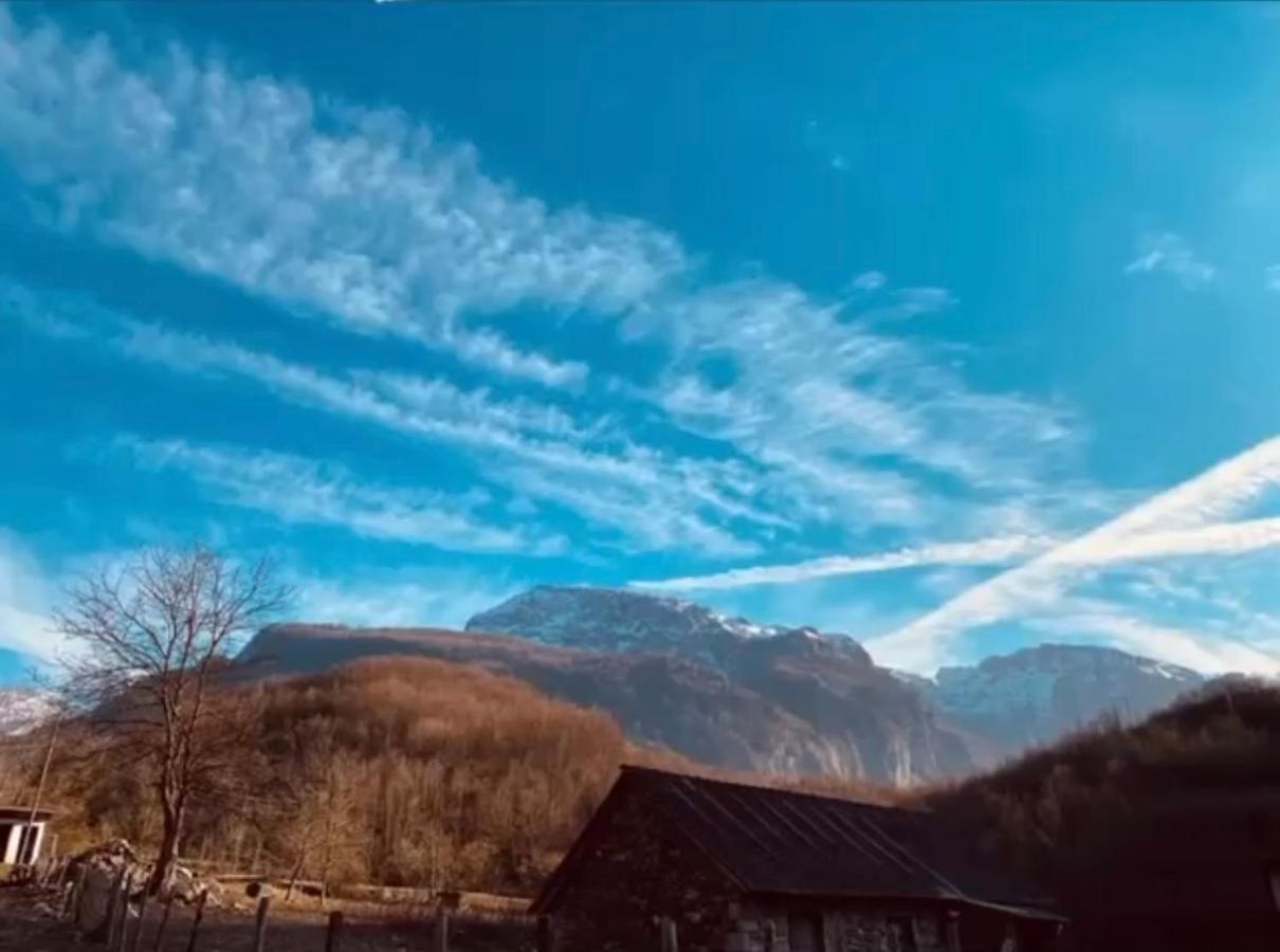 Shpija E Gjyshit Vuthaj Hotel Gusinje ภายนอก รูปภาพ