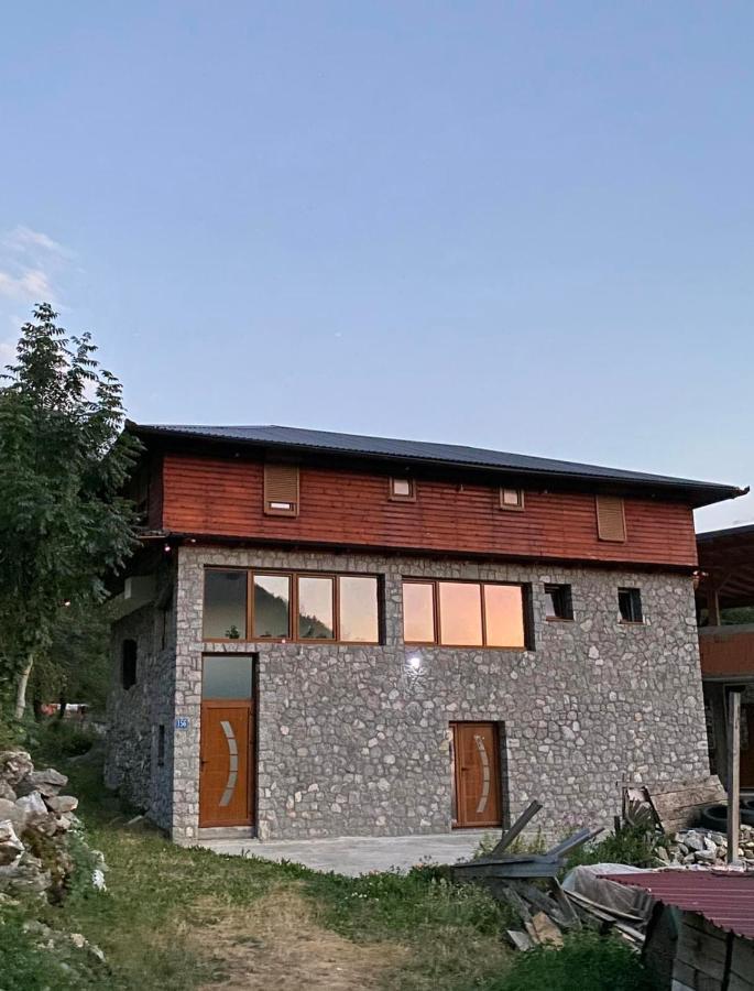 Shpija E Gjyshit Vuthaj Hotel Gusinje ภายนอก รูปภาพ